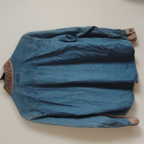 St. John's Bay | Vintage Denim Shirt with Leopard Print Collar | L - Picture 2 of 5